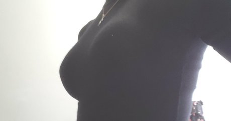 gothravemom model top picture