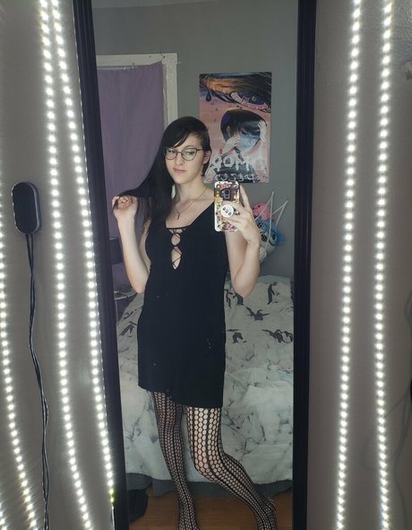 gothravemom sex model archive