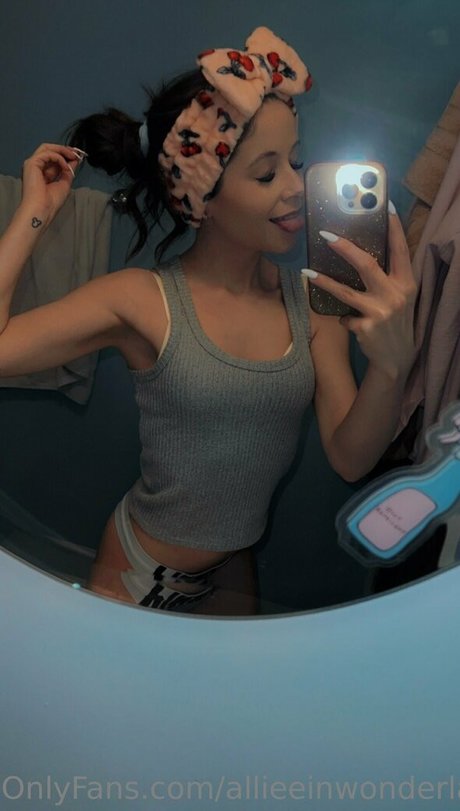thealliepaigefree nudes star pic