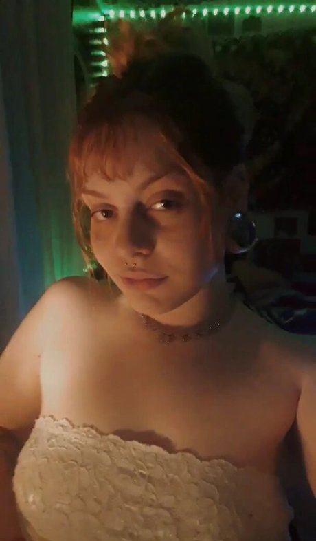 Luma Ferrari naked actress image