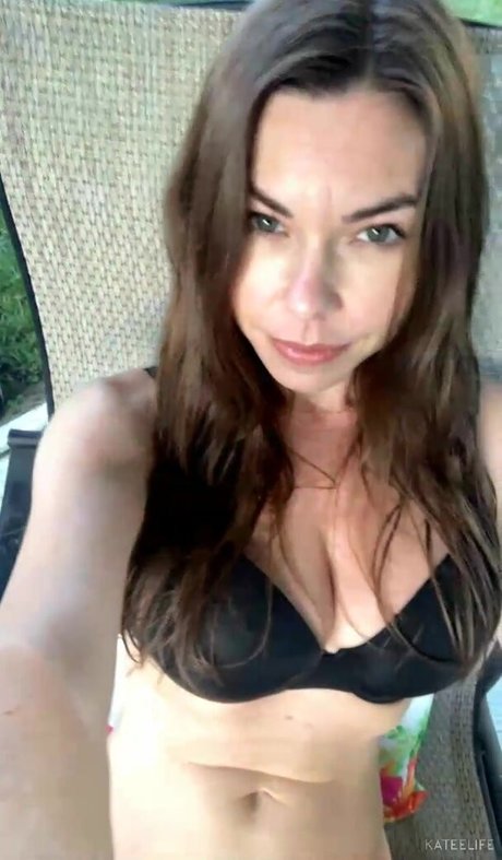 Katee Owen sex model pic