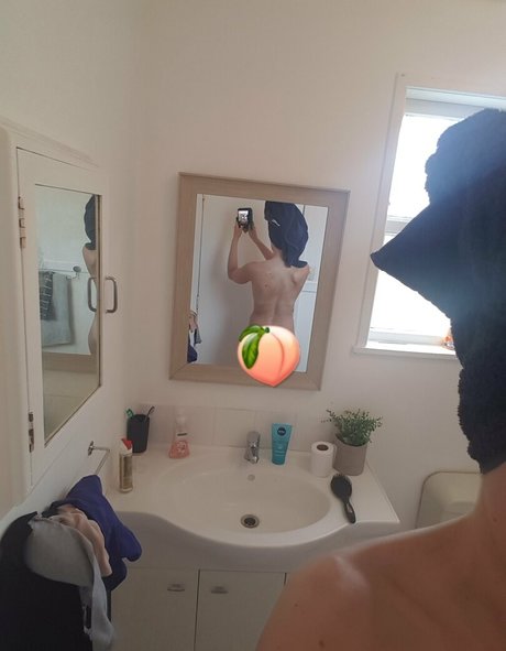 mysteriouskiwigirl star exclusive pic