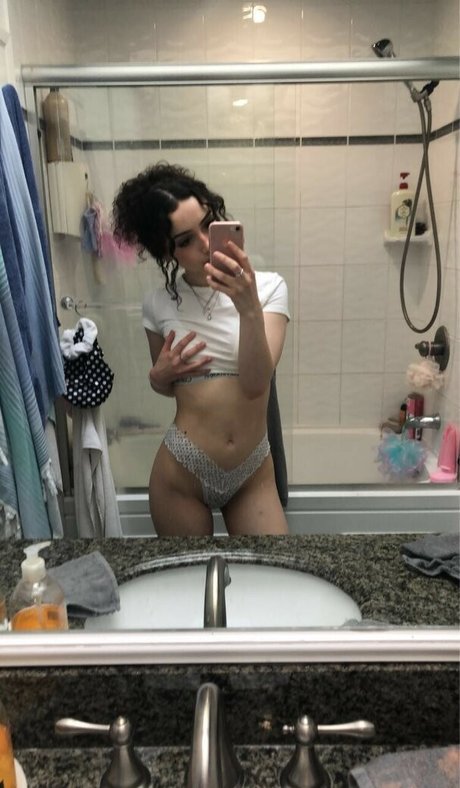 Celiaasalazarr pretty model image