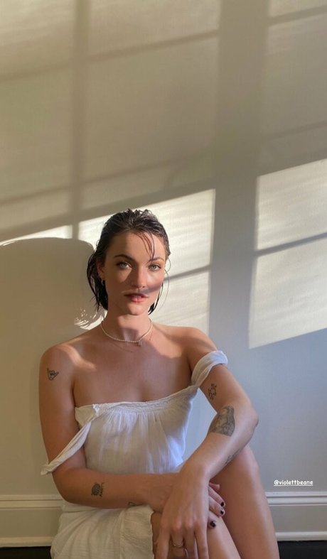 Violett Beane pornographic actress pictures