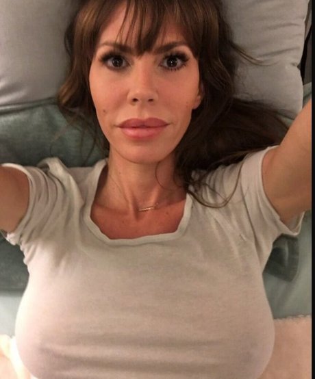 Nikki Cox star pornographic pictures