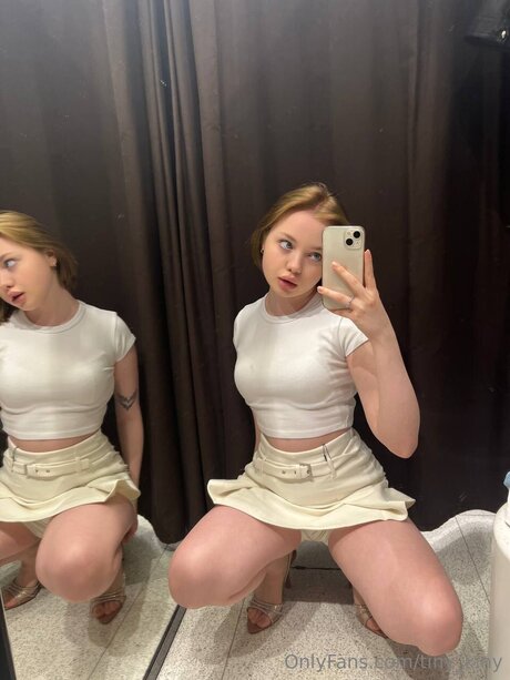 Tiny Kinyy pornstar erotic img