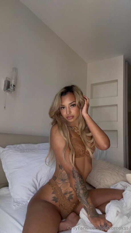 Jadebrookss star pornographic pic