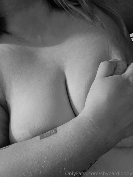 Shycardiophy naked model photos