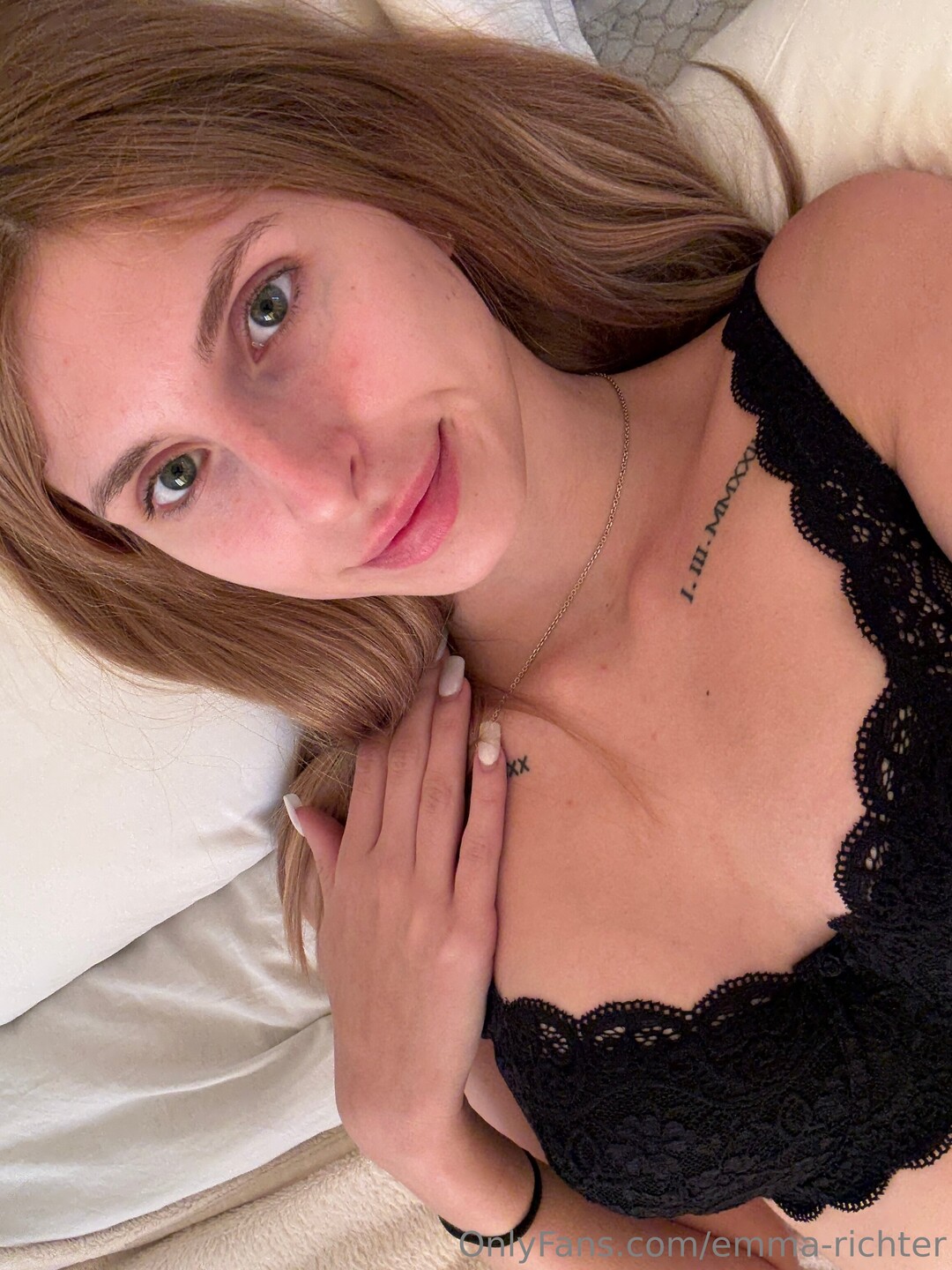 Emma Richter sexy actress pics