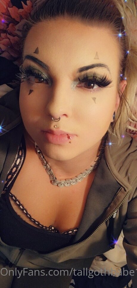Tallgothbabe14 hd model picture