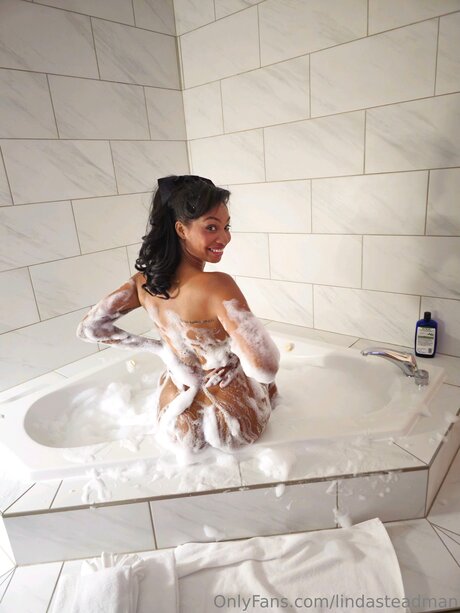Lindasteadman nudes model gallery