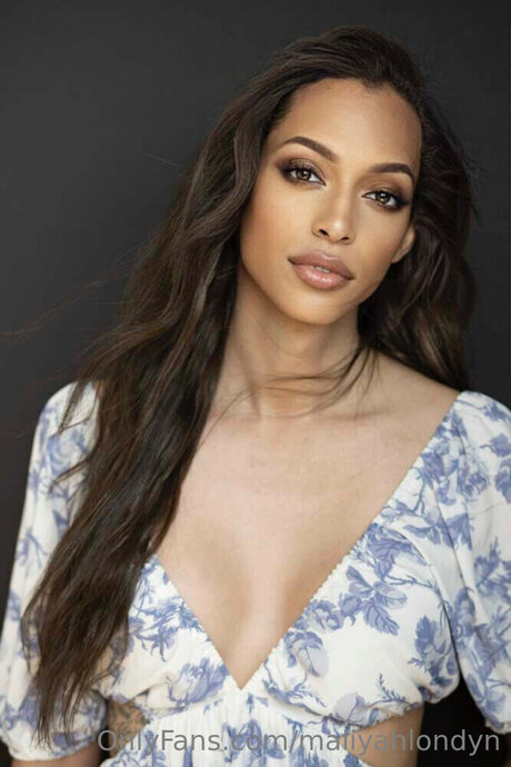 Maliyahlondyn model beautiful gallery