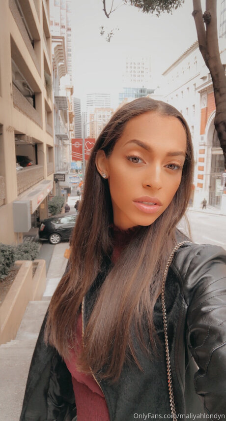 Maliyahlondyn high quality model pics
