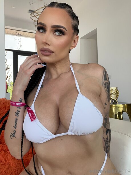 Moneybirdettevip model sexy picture