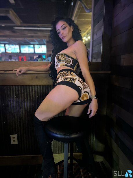 Sassylittleleo top profile image