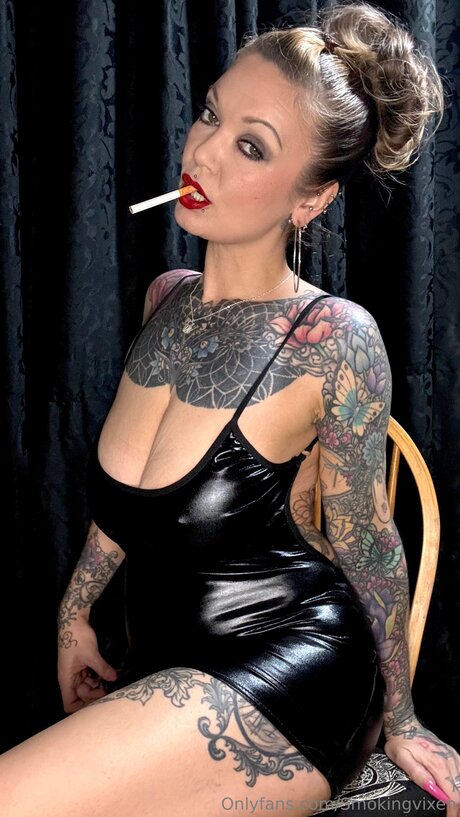 Smokingvixen model top image
