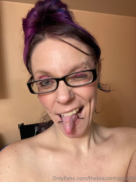 Theblazzinhippie69 pornstar nude photos