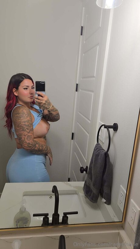 Caresmarie erotic model img