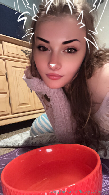 Luckyycherryy free model photo