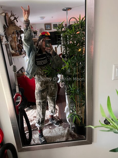 Sarahmoonsg nudes actress pic