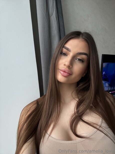 Amelia Lovis best model photo