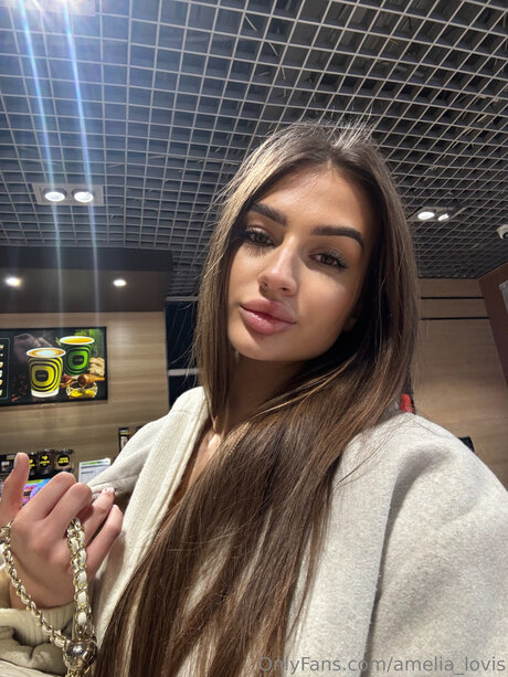 Amelia Lovis pornstar pic
