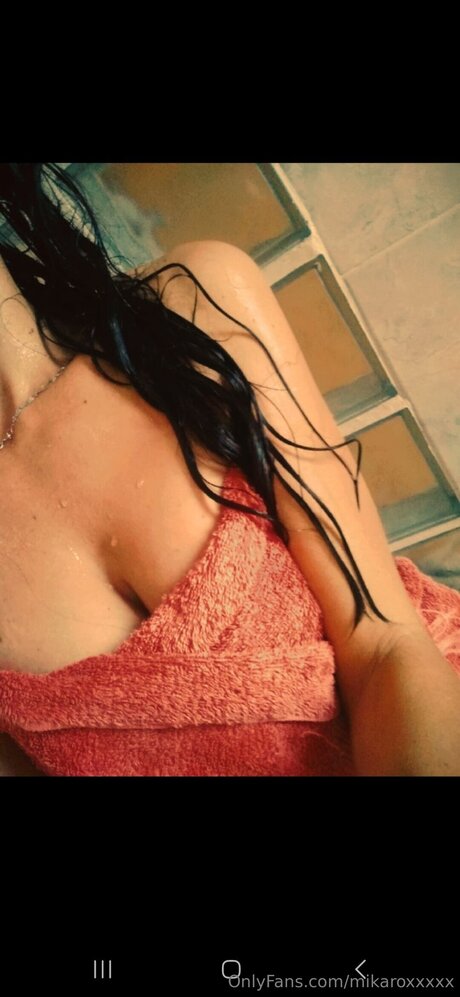 Mikaroxxxxx naked model images