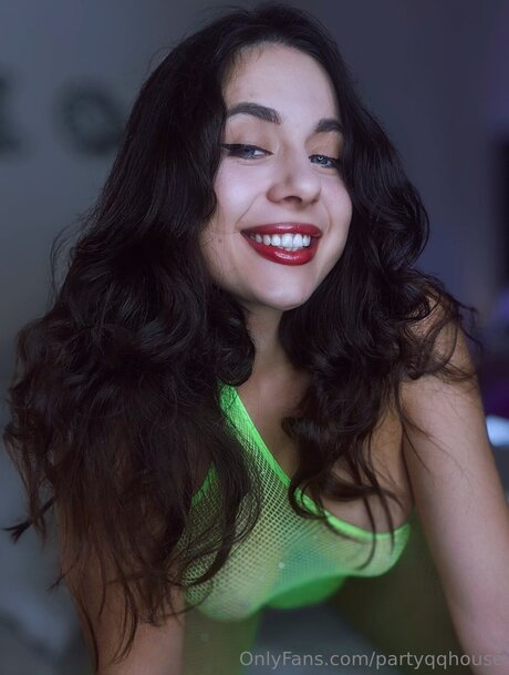 Partyqqhouse star nudes picture