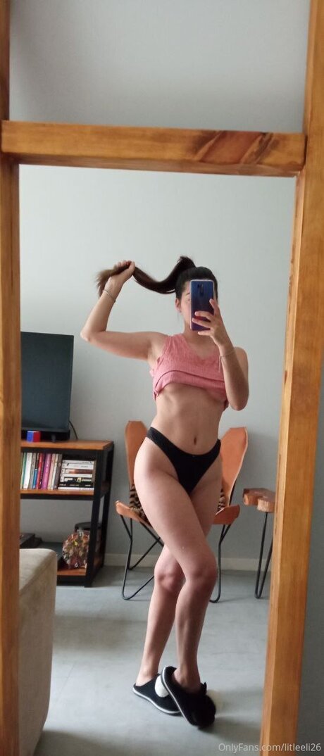 Eliigautoo naked model pic
