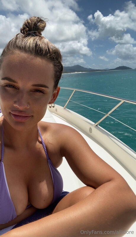 Allidore hot pornstar pic