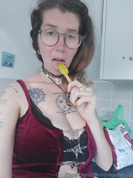 Cosmicmoonpixie sexy star photo