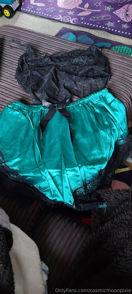 Cosmicmoonpixie naked model pics