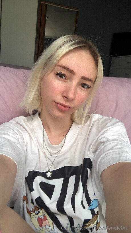 Freeblondiebru sexy actress image