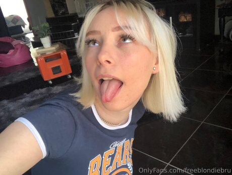 Freeblondiebru top star photos