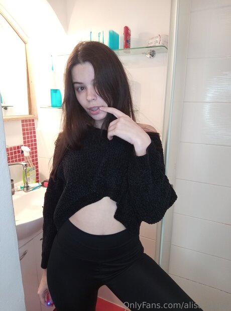 Alisa Violet pretty pornstar pictures