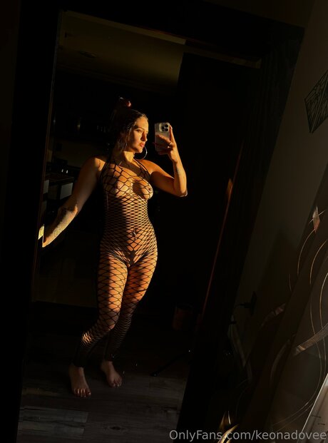 Keonadovee hot pornstar images