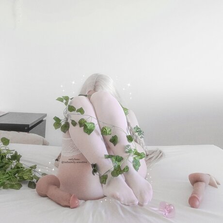 Infinitely Sensitive nude model picture
