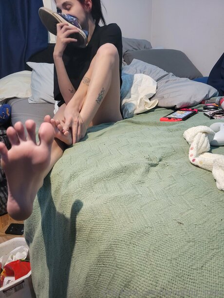 Tempting Soles star naked image