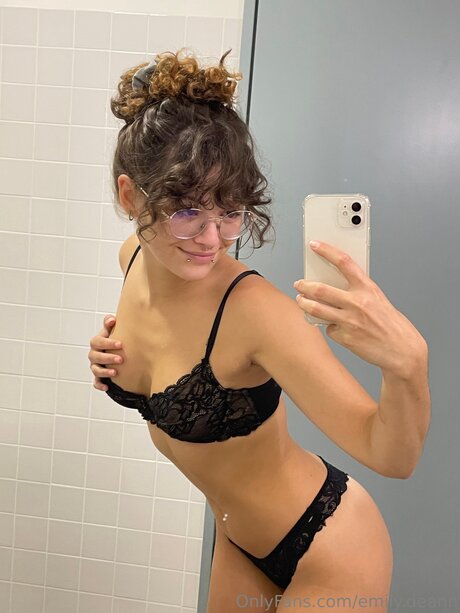 Emily Deann nude model picture