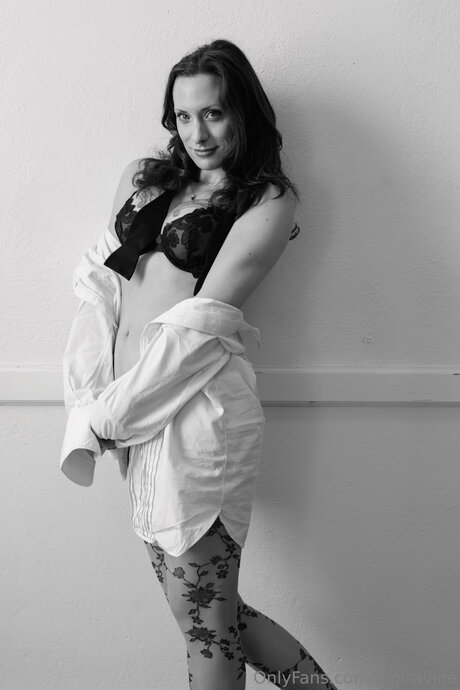 Gigiravine sexy actress img