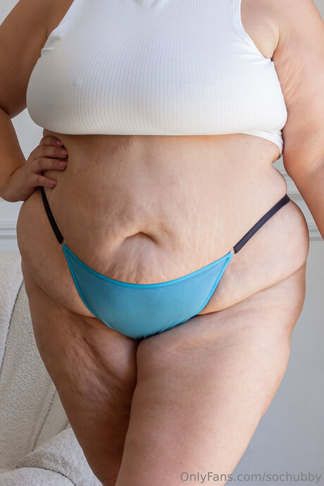 Sochubby pornstar nude image