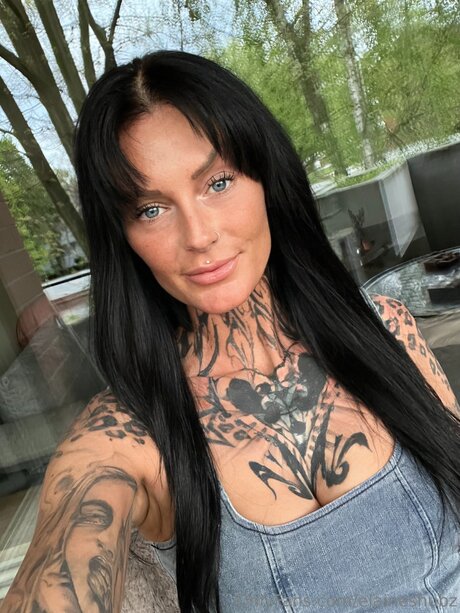 Elaineshubz pornstar xxx picture