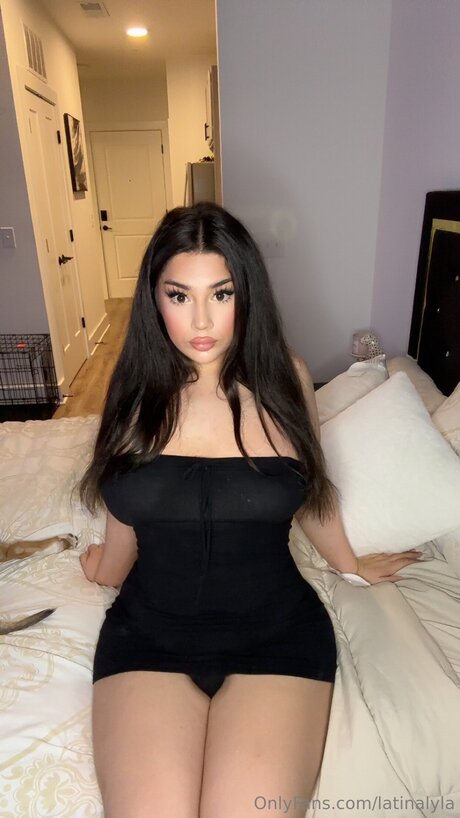 Latinalyla hot pornstar image