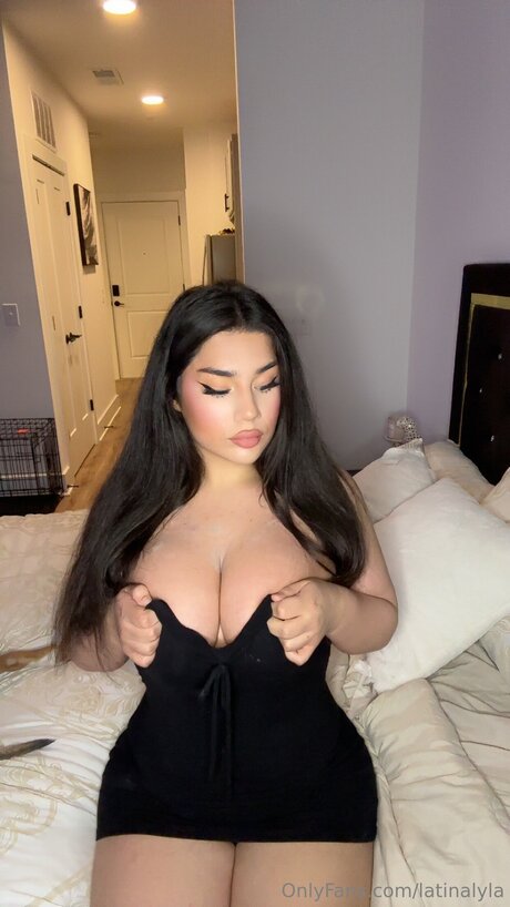 Latinalyla star nudes image