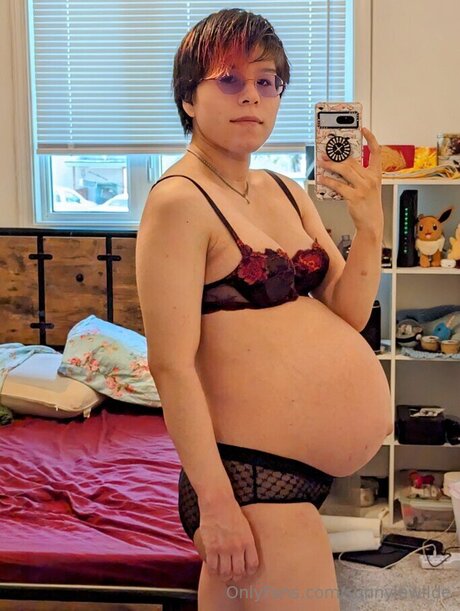 Sunnylewilde naked star pics