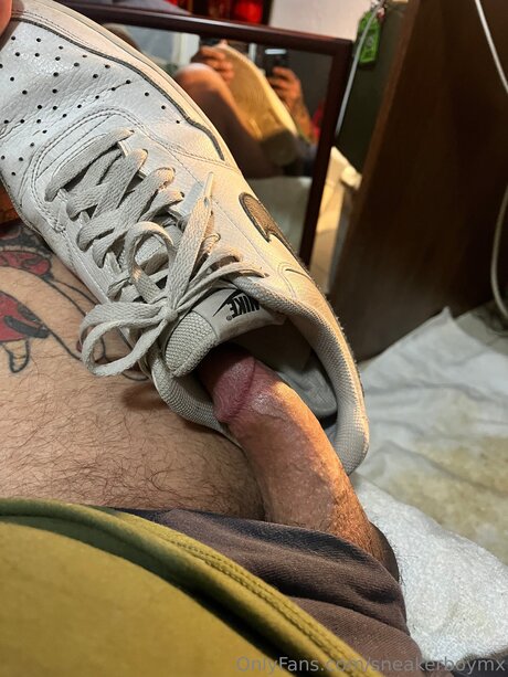 Sneakerboymx top profile image