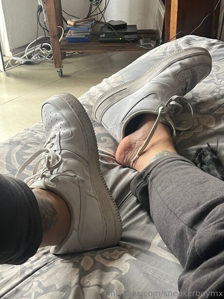 Sneakerboymx naked star img