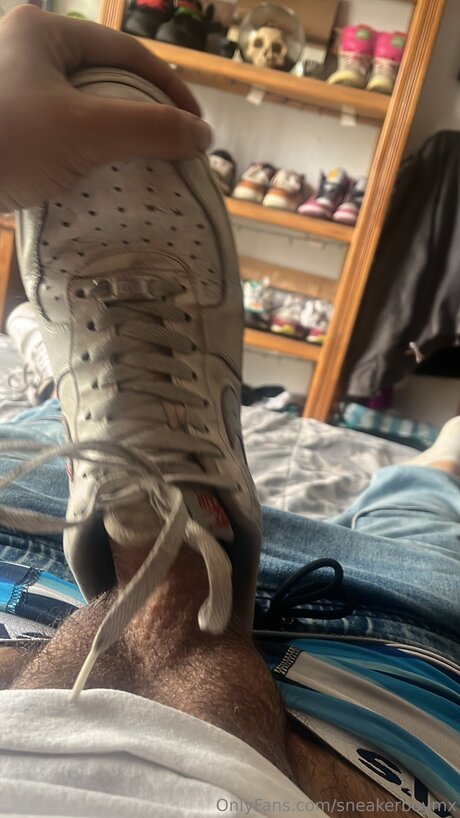 Sneakerboymx pornographic model image