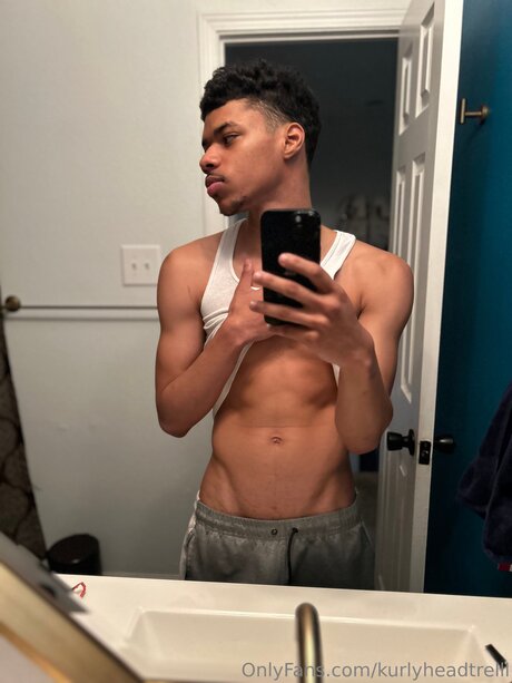 Kurlyheadtrelll nice pornstar pic