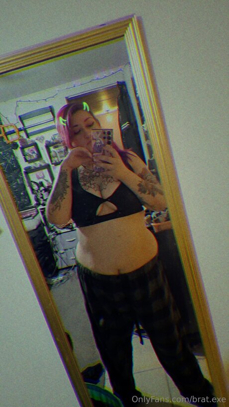 Bigtiddygothmommyuwu adult model pic